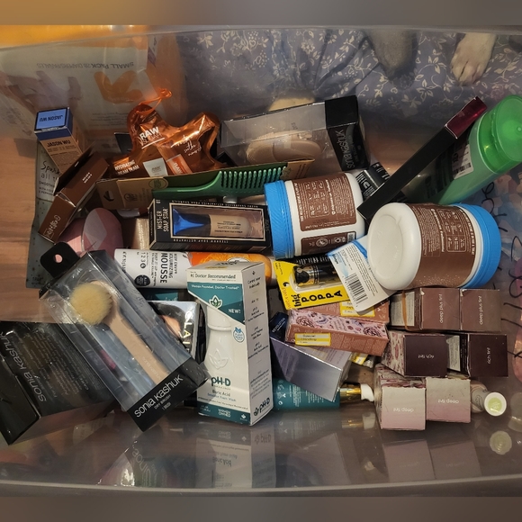 Mystery beauty boxes - Picture 2 of 2